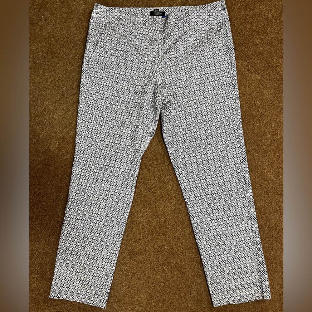 Jones & CO Cropped Mid-Rise Pants